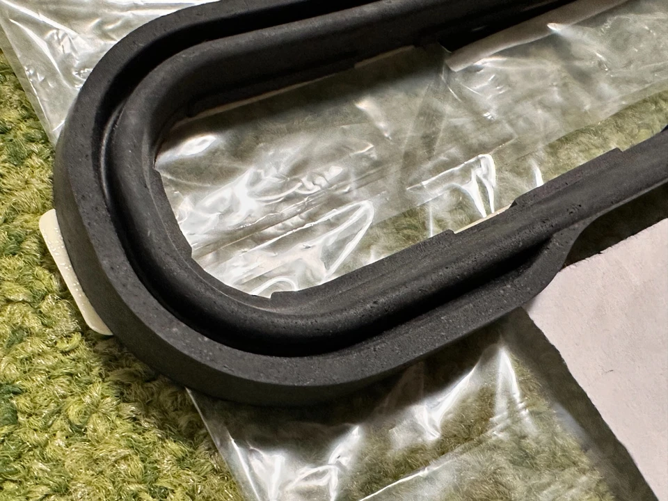 Mazda Genuine RX-7 FC3S 1986-1992 Rear 3rd Brake Light Gasket FB01-51-582A OEM Foto 4 de 4