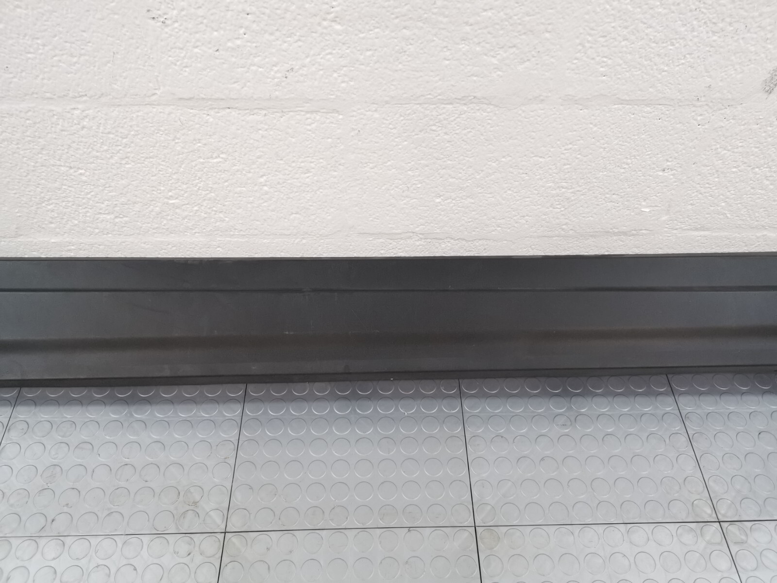 17-20 MASERATI Levante LEFT DRIVER SIDE SKIRT MOLDING TRIM