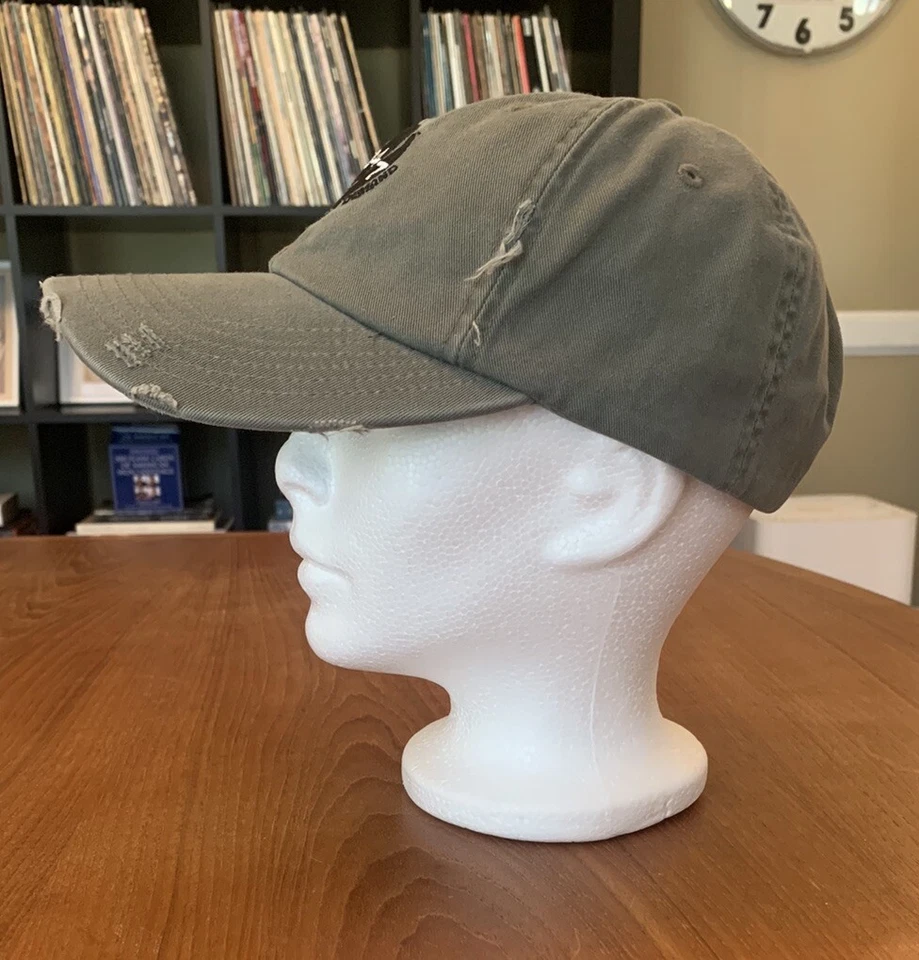 Sombrero de papá WWE gorra ajustable gris/verde ejército envejecido WWE 24/7 sombrero bajo demanda Foto 2 de 4