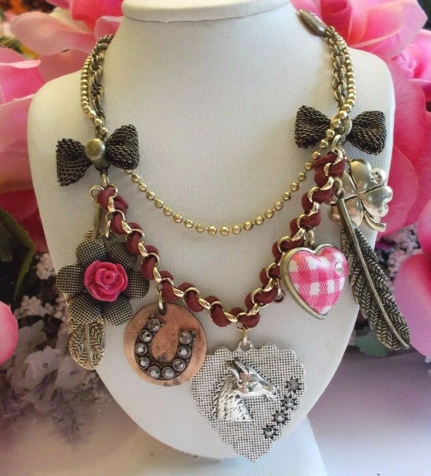 XOX- COLLAR DE DOS CAPAS BETSEY JOHNSON RARO PASEO CONMIGO MULTI ENCANTO