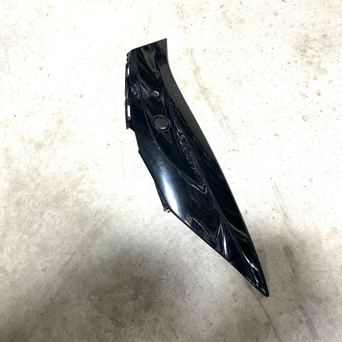 USED* OEM LEFT REAR TAIL FAIRING COVER 36001-0640 16-20