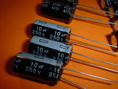 10x Elko 10µF / 250V 105°C 10x19mm 10uF 
