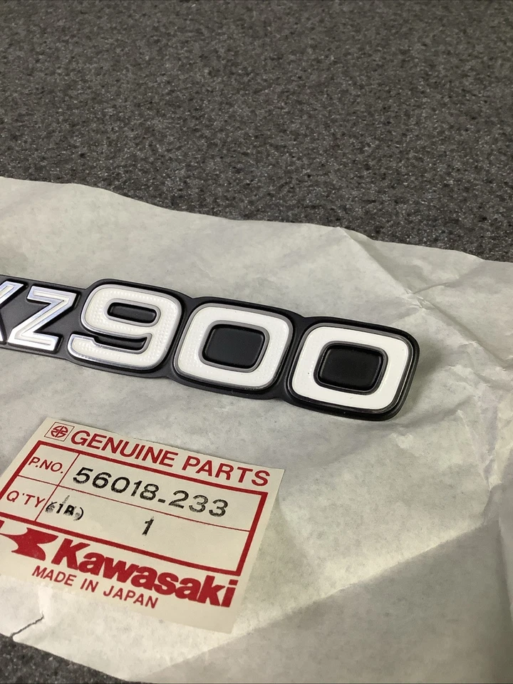 Cubierta lateral emblema Kawasaki KZ 900 A4-A5 1976-1977 56018-233 Foto 3 de 4