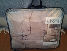 New Catherine Lansfield Textured Jacquard Bedspread. 200 x 230 cm.