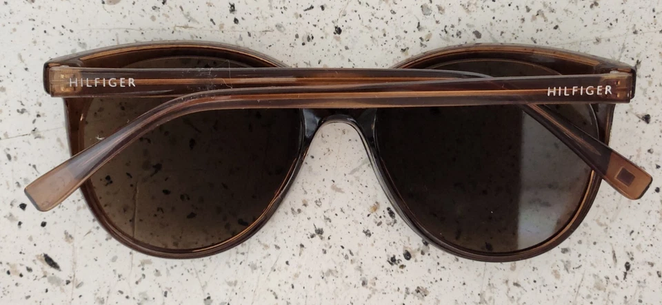 Lentes Tommy Hilfiger "Reese" WP0530 Marrón Montura Usadas Algo de Desgaste Foto 2 de 4