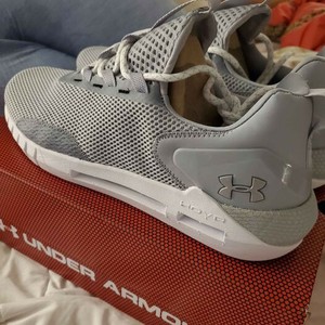 under armour men's hovr strt sneaker