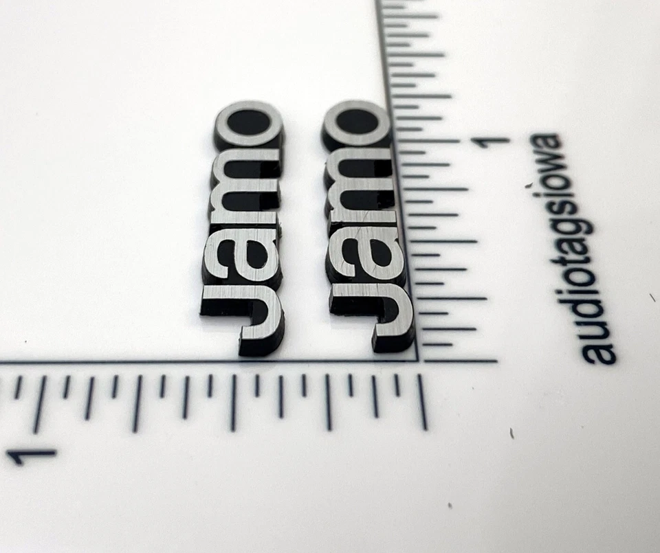 Par de logotipos de altavoz Jamo de plástico inciso plateado Foto 3 de 4