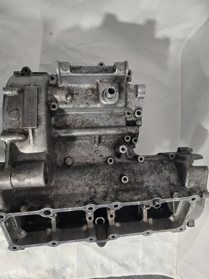 1989-1993 YAMAHA FZR600 FZR 600 ENGINE MOTOR CASE HALVES, WITH CASE BOLTS - Image 3 of 4