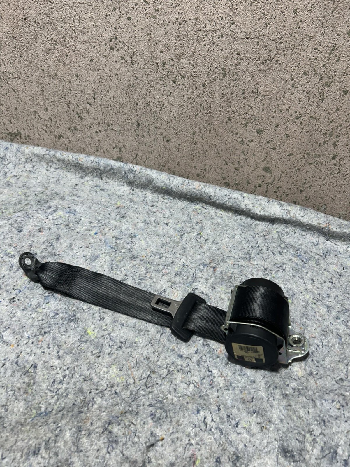 2006-2013 BENTLEY CONTINENTAL FLYING SPUR REAR CENTER MIDDLE SEAT BELT BLACK OEM