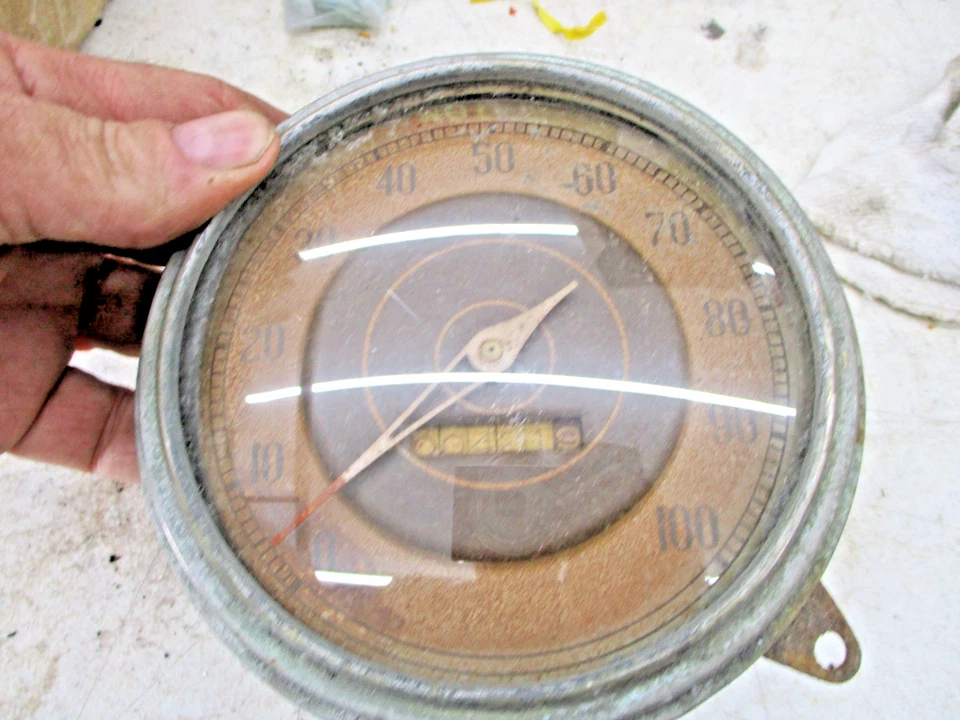 1938 PLYMOUTH SPEEDOMETER Core - Image 2 of 3