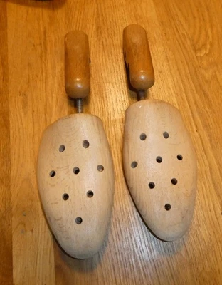 FORMES CHAUSSURES EN BOIS - EMBAUCHOIRS - Photo 1/4