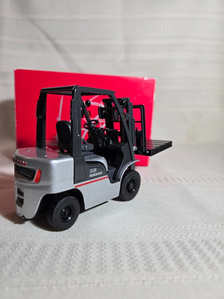Carretilla elevadora diecast - Carretilla elevadora Nissan 25 AGRES 1:25 Foto 4 de 4