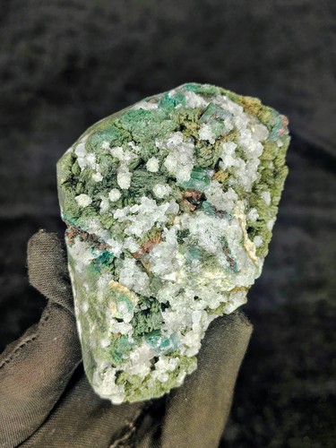 Natural beautifull marshy APOPHYLLITE WITH stilbite/okenite minerals specimens - Afbeelding 2 van 8
