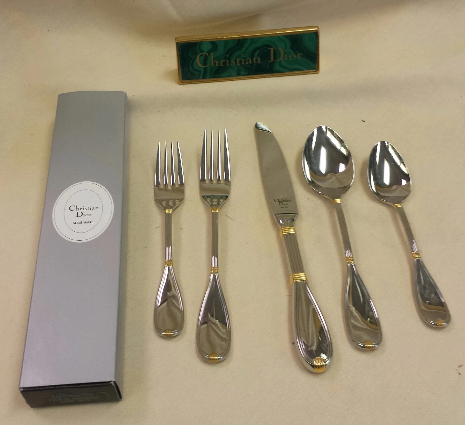 CHRISTIAN DIOR ANTOINETTE OR plat en acier inoxydable 