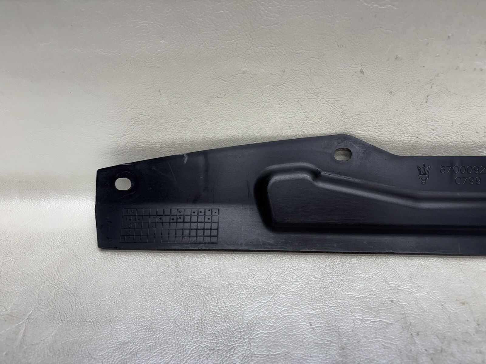 2014-2016 MASERATI QUATTROPORTE FRONT RADIATOR AIR DUCT SHIELD OEM 670009288