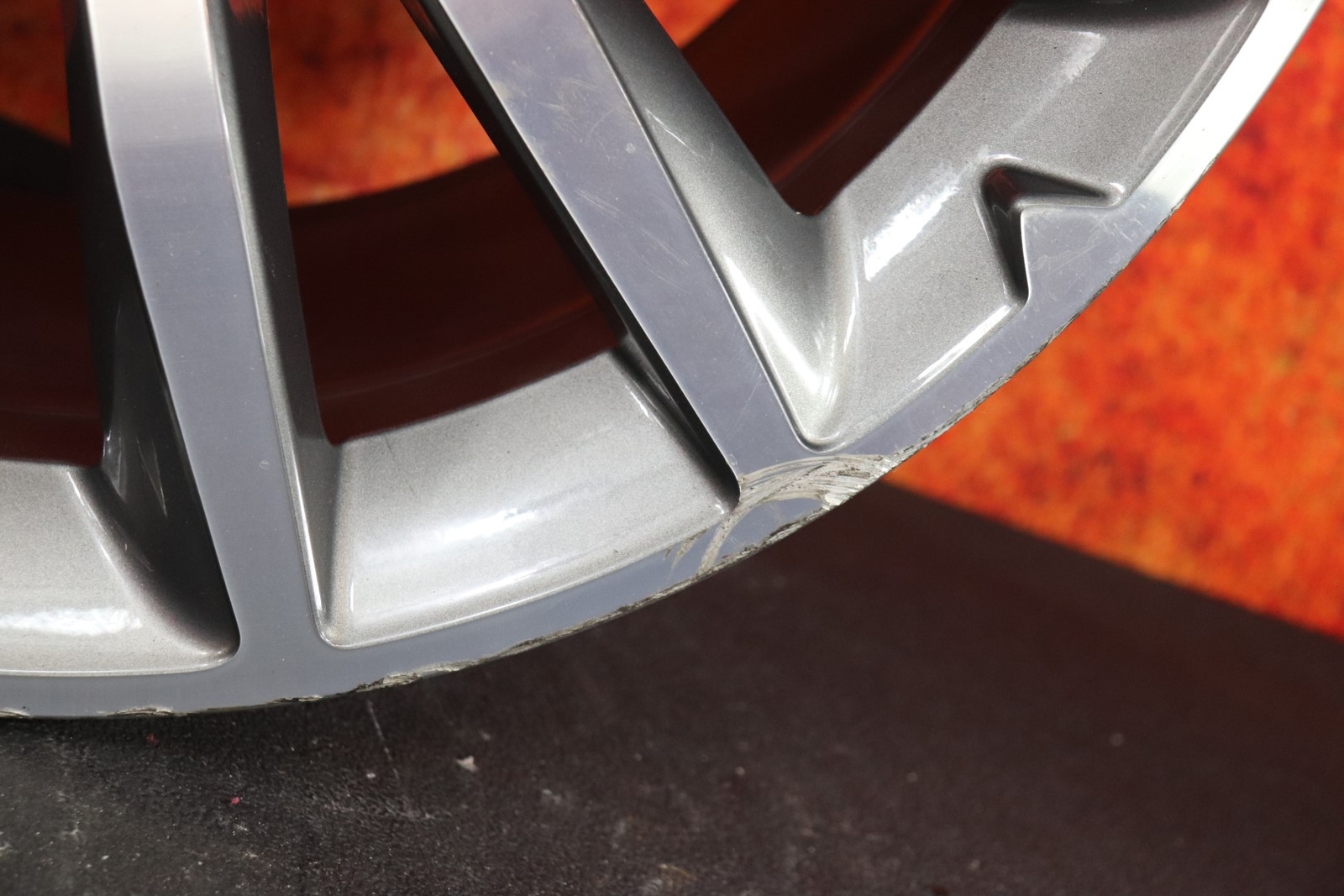 Maserati Ghibli 2013 14 15 16 17 2018 18" OEM Rim Wheel Rear 670010981 81220424