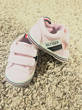 NEW BORN TOMMY HILFIGER BABY SNEACKERS