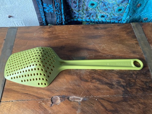 Joseph Joseph green strainer colander spoon Designed by Morph - Picture 4 of 6