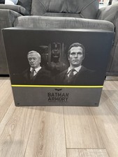 HOT TOYS MMS236 DC BATMAN ARMORY WITH BRUCE W...
