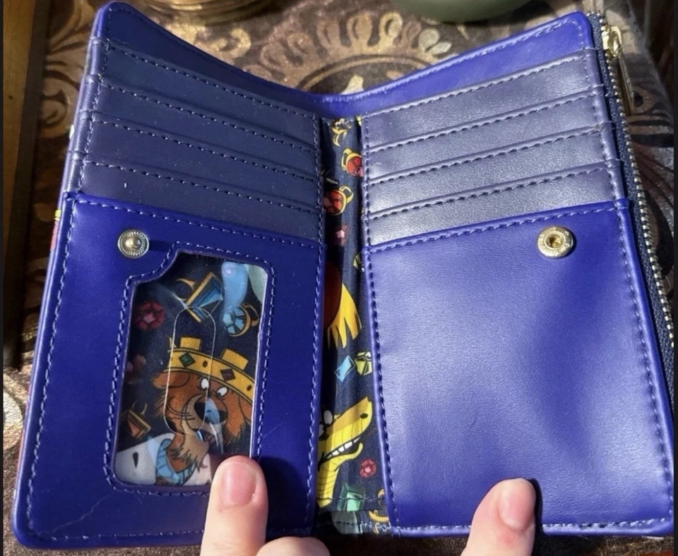 Cartera Loungefly Robin Hood adivinos [EXCLUSIVA] Foto 3 de 4