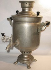 SELTENER, ANTIKER CCCP HOLZKOHLE SAMOWAR – mit Markungen aus einer Sammlung für