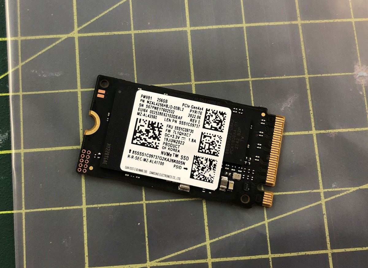 Samsung PM9B1 256GB SSD NVMe PCIe 4.0 Gen4 x4 MZ-AL42560