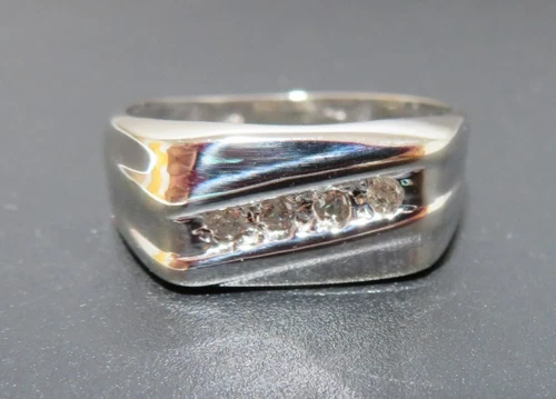 10K WG MEN'S DIAMOND RING 0.05 tcw SZ 8.5  3.50 grams (G134948-1)