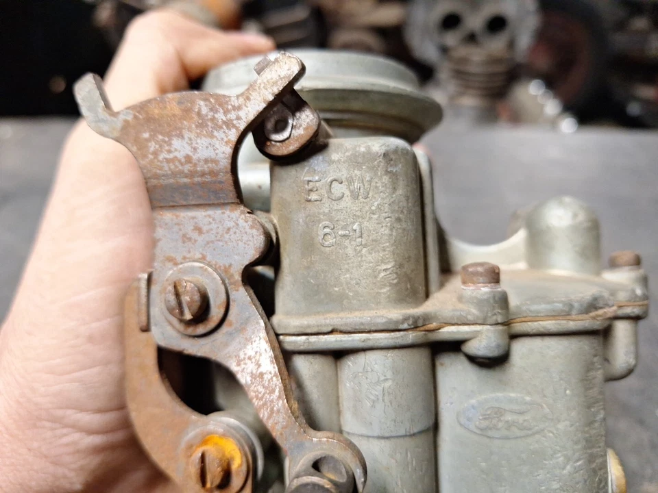 Camión carburador Ford Oldsmobile 272 ECW 6-1 1956-1963 Holley reconstruido de colección Foto 2 de 4