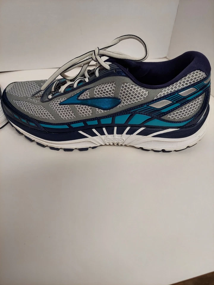 Ladies Brooks Sneaker Size 11 Med. - Image 2 of 4