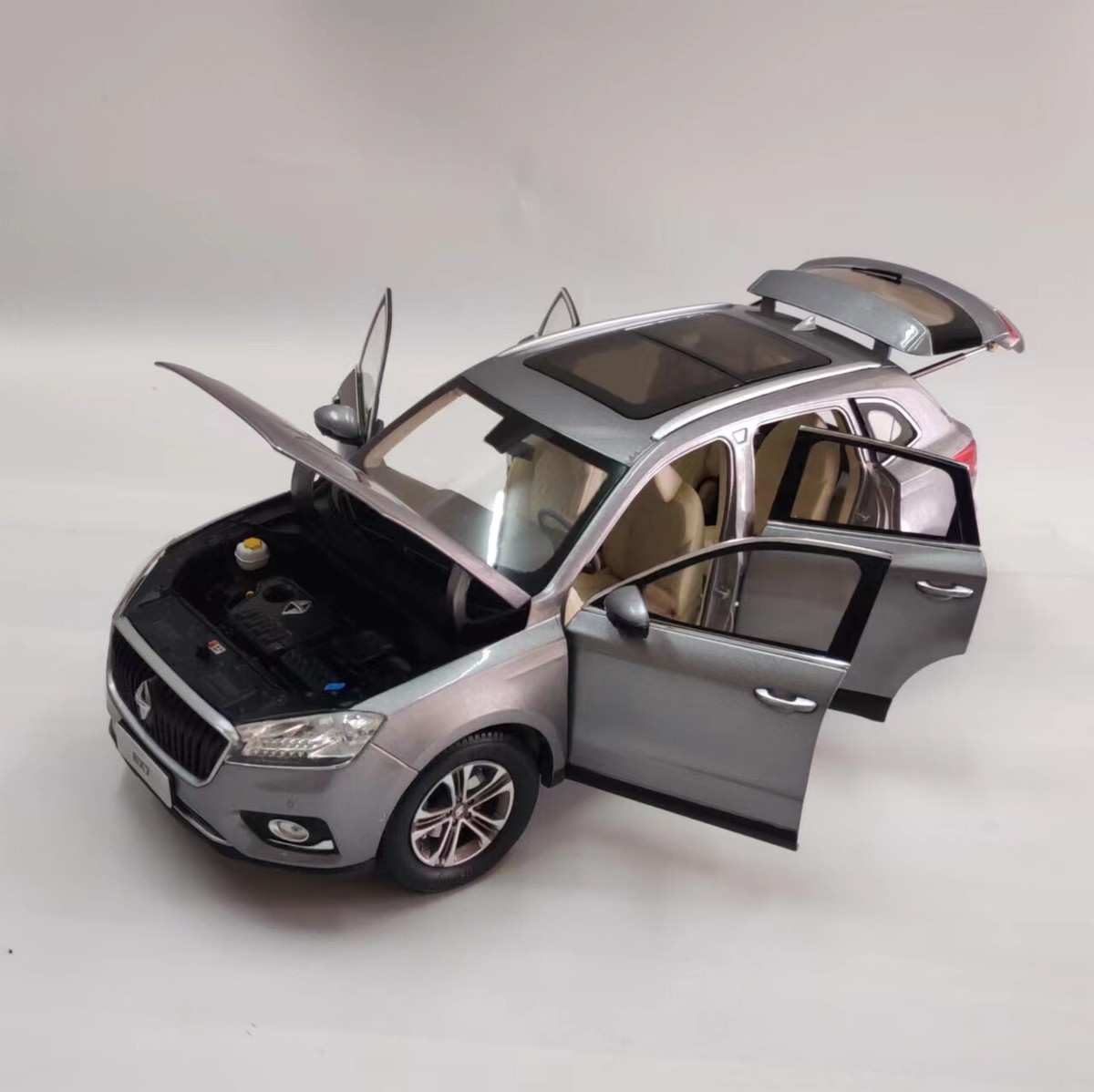 1/18 BORGWARD BX7 SUV 2017 China Dealer Model Discontinued Silver