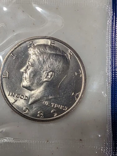 1989 P UNCIRCULATED MINT SET CELLO KENNEDY HALF DOLLAR 50 CENTS #873