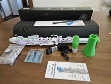 Nuvo Clarineo 2.0 White/Green Plastic Beginner Instrument Open Box