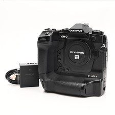 Olympus OM-D E-M1X Mirrorless Digital Camera 064