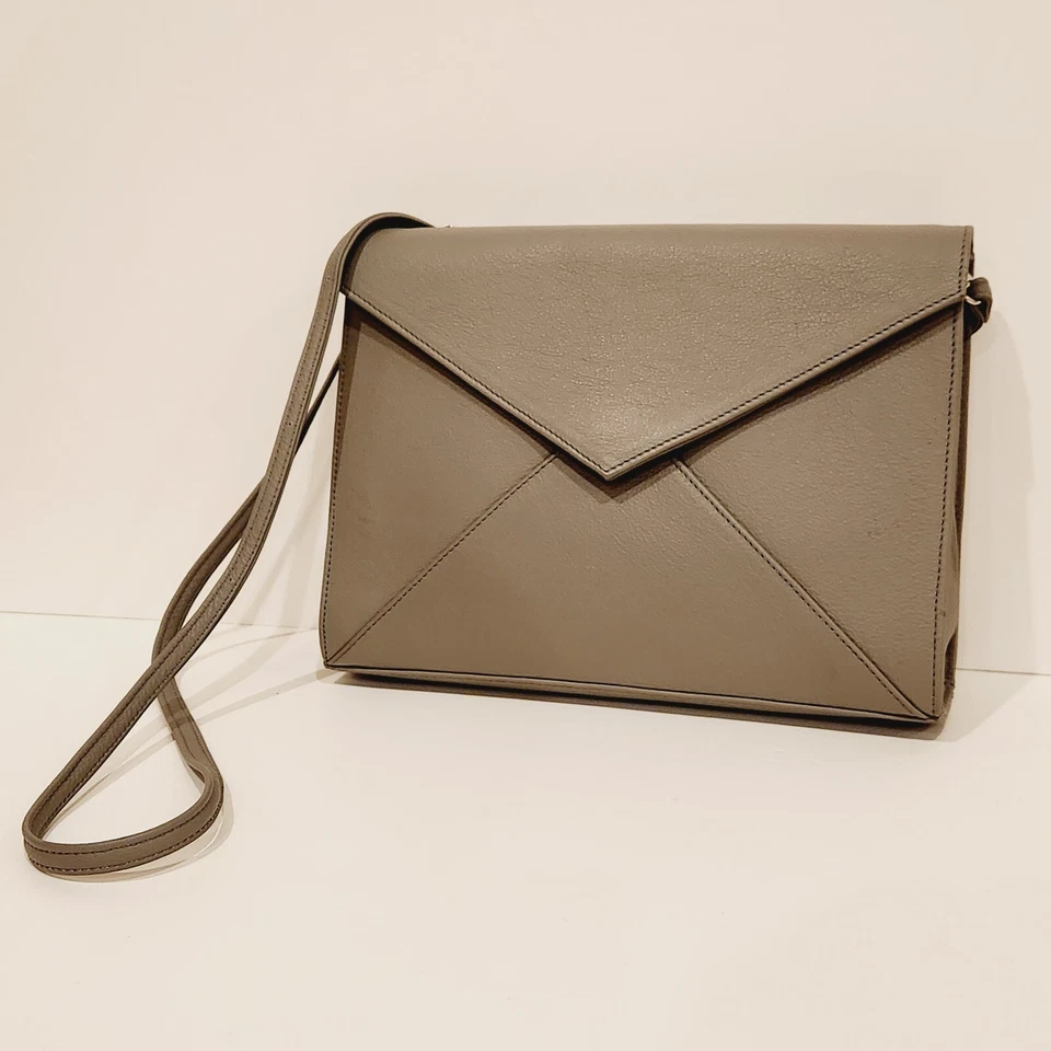 Bolso Sobre RIEN by Penny Vomva Gris - Cuero - Hecho en Grecia - Retirado Foto 3 de 4