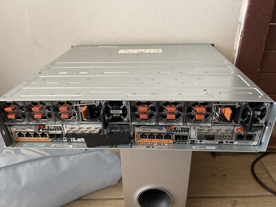 EMC Drive Array VNXe3200 BPE25 Gehäuse 25 Schacht P/N: 900-541-009 keine Festpla