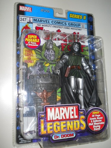 DOCTOR DOOM ( 2002 ) MARVEL LEGENDS ACTION FIGURE + FANTASTIC FOUR COMIC BOOK - Picture 2 of 3