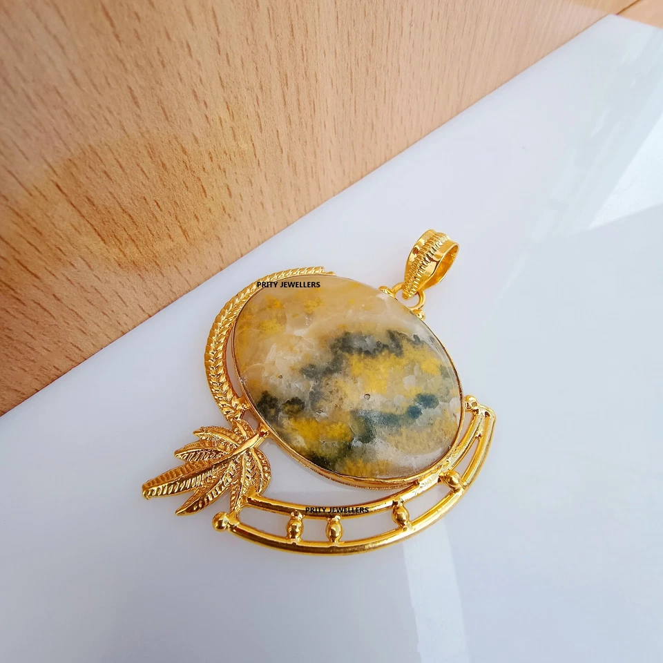Colgante enchapado en oro amarillo jaspe abejorro, antiguo colgante de abejorro hecho a mano Foto 2 de 4