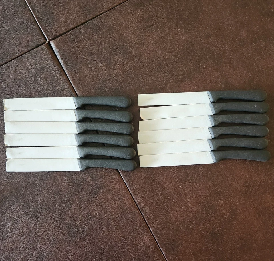 Winco K-50P | Juego de cuchillos para carne de 5" de 12 piezas - Mango de polipropileno Foto 2 de 4