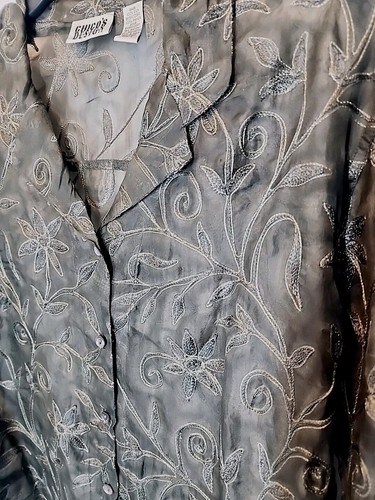 Top floral bordado metálico gris seda transparente diseño Chicos 2 GRANDES - Imagen 4 de 9