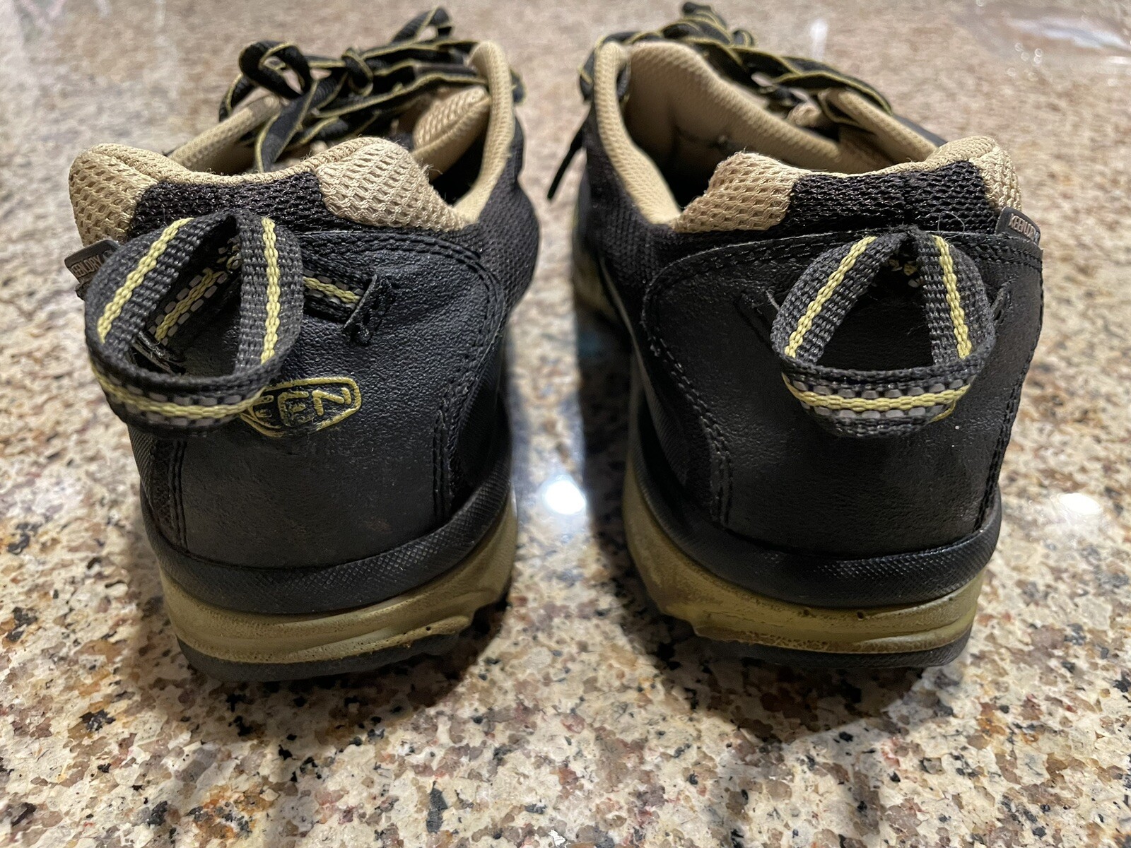 Scarpe da trekking da donna Keen Tryon impermeabili taglia US 10 oro nero 52010 BKGD