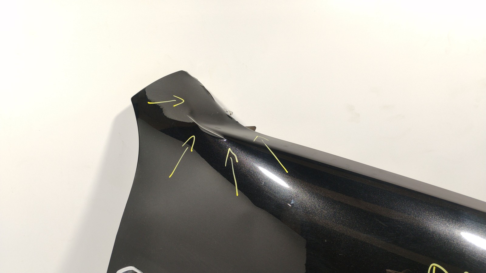Maserati GranTurismo 2007-2019 Right Fender P/N 980145037