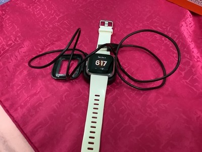 Fitbit Versa Lite FB415 Smartwatch Fitnesstracker & Ladegerät. Komplett getestet
