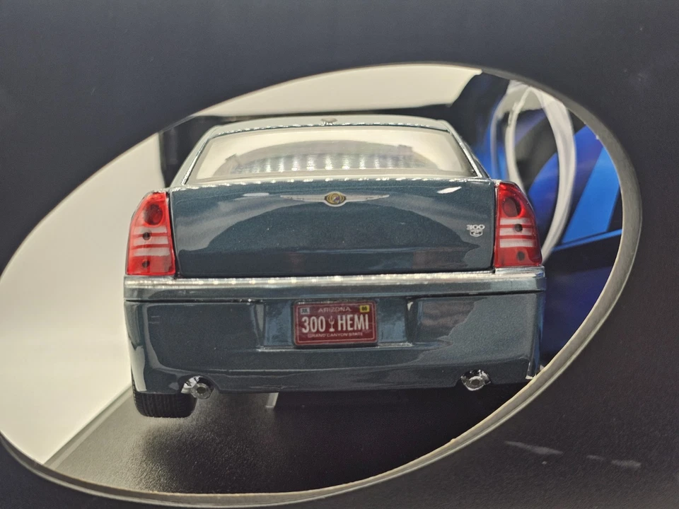 Chrysler 300 C Hemi Verde 1:18 Maisto In Box - Immagine 4 di 4