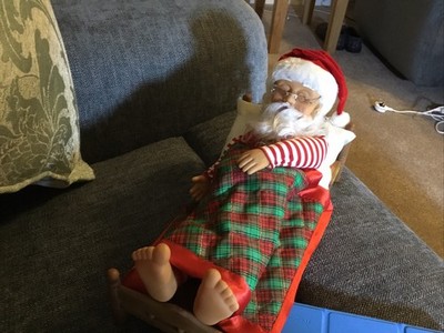 Gemmy schnarchender Weihnachtsmann im Bett selten Vintage