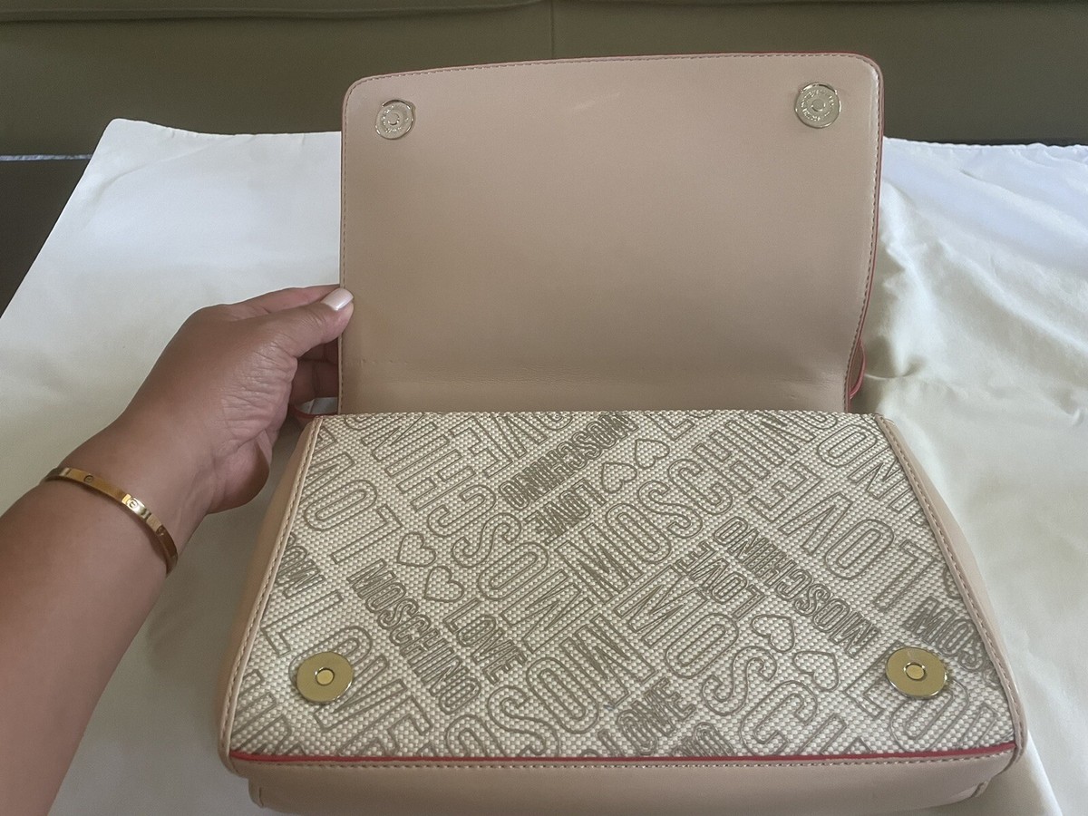 Moschino ワンショルタアシンメトリマキシトレス 【関税込】 LOVE MOSCHINO Tan Beige Red Signature Embossed Leather