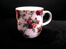 OLD COUNTRY ROSES Cream with Green Trim by ROYAL ALBERT  -8 oz  Mug