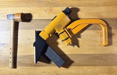 LIGHTLY USED BOSTITCH M3 PNEUMATIC HARDWOOD FLOORING STAPLER WITH HAMMER
