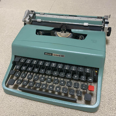 Olivetti Lettera 32 Manual Typewriter Retro Vintage Antique