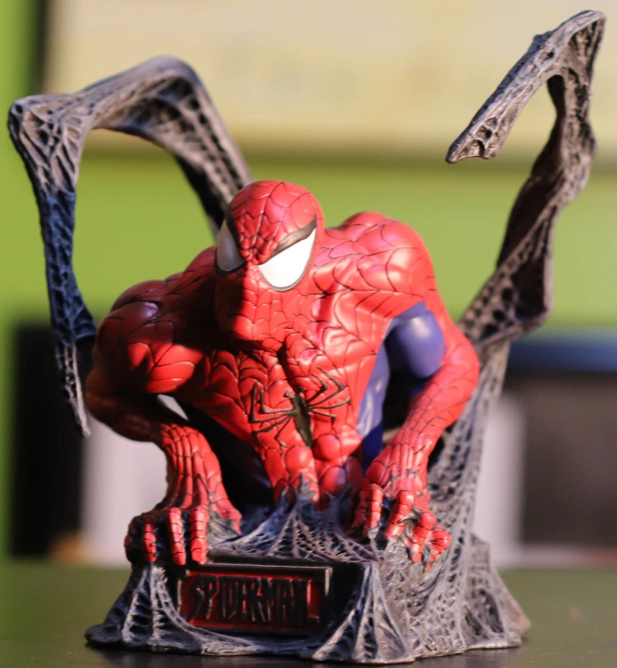 Marvel Universe Spiderman Bust Statue! Diamond Select Art Asylum 2004! COA - Image 2 of 4