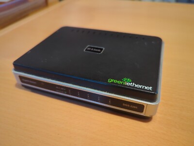 D-Link  DGS (DGS2205) 5-Ports External Switch - Energy Efficient & Gently Used!